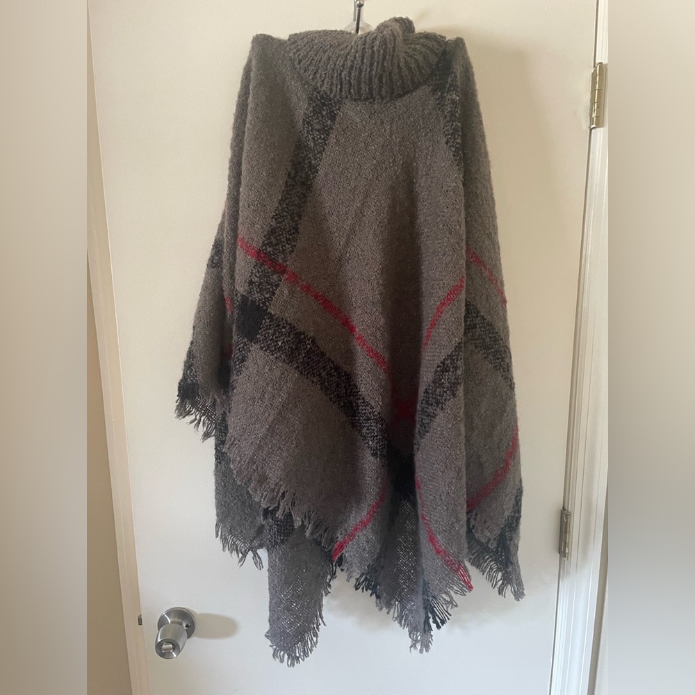 Turtleneck gray shawl (slight damage)
